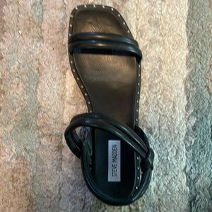 Steve Madden black flat sandals